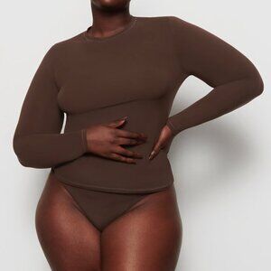 SKIMS Fits Everybody LONG SLEEVE T-SHIRT